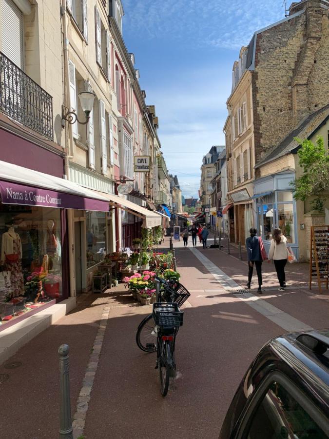 Les Parasols De Trouville Trouville-sur-Mer Exterior photo
